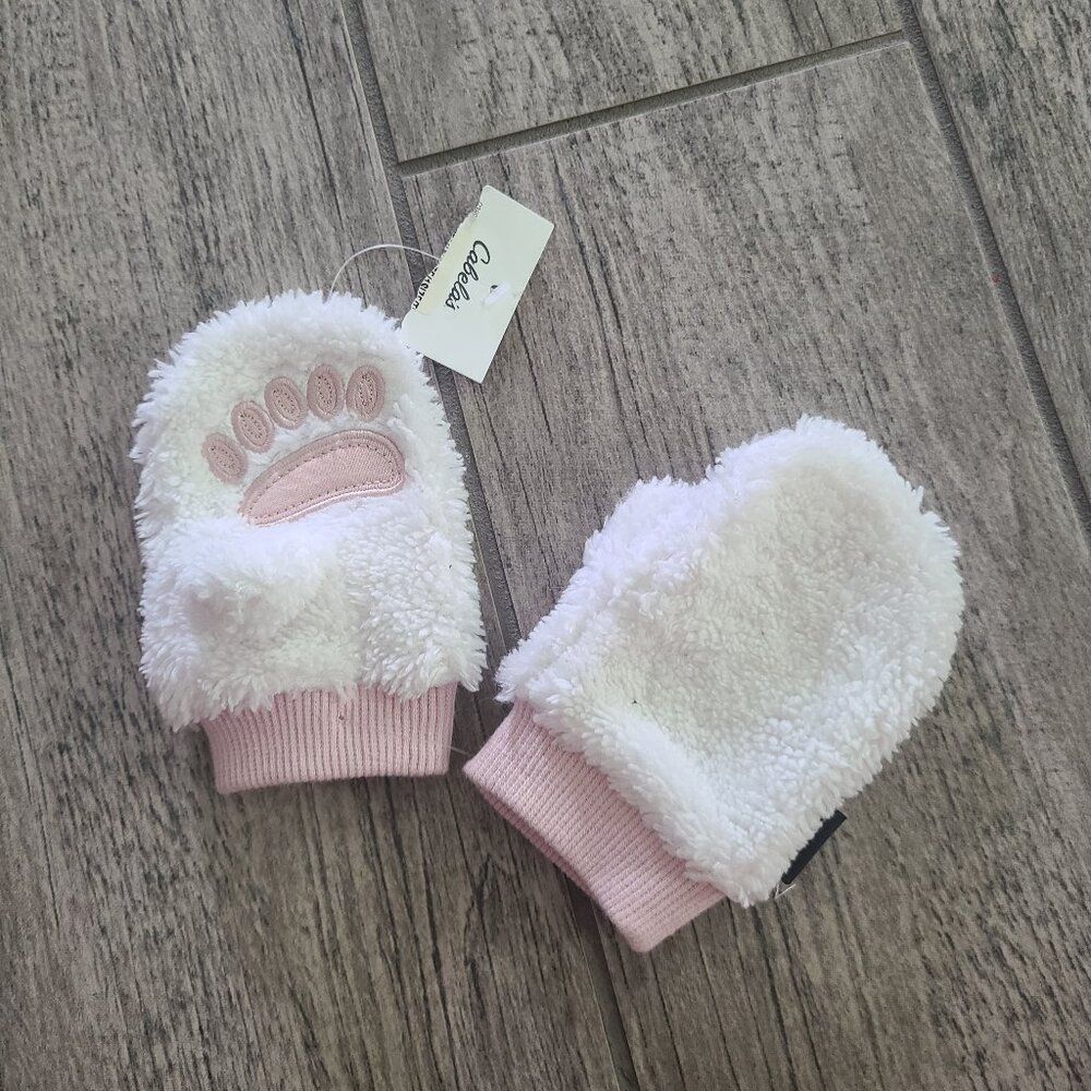 Cabela’s Baby Girl Sherpa Mittens White/Pink Paw Print One Size